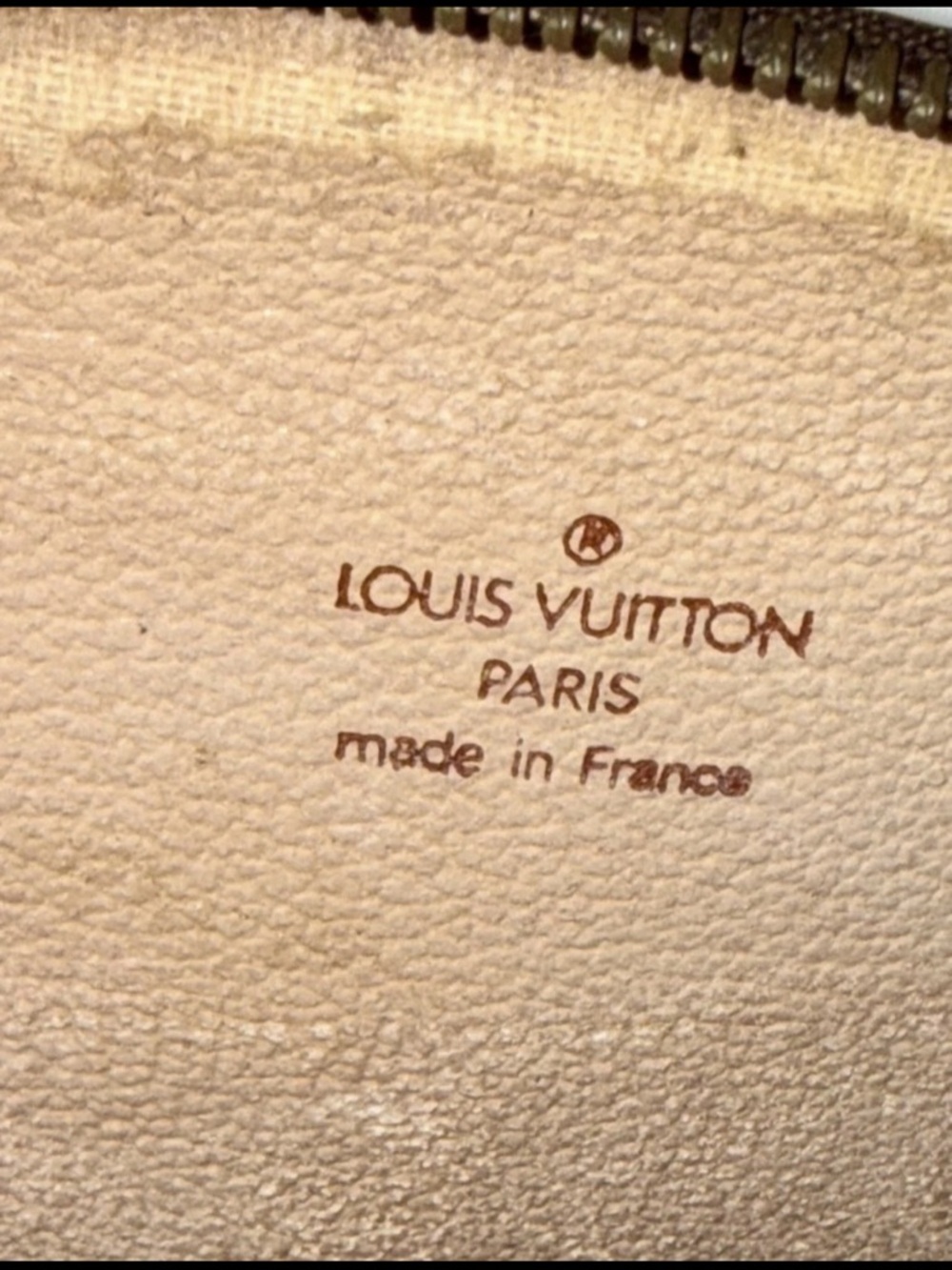 Authentic Louis Vuitton Monogram Ronde Large Cosmetics Pouch - Picture 6 of 12